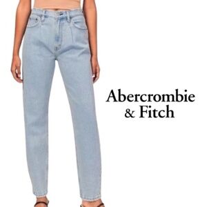 Abercrombie & Fitch Curve Love Pleated High Rise 80s Mom Jeans Light Wash –4R/27